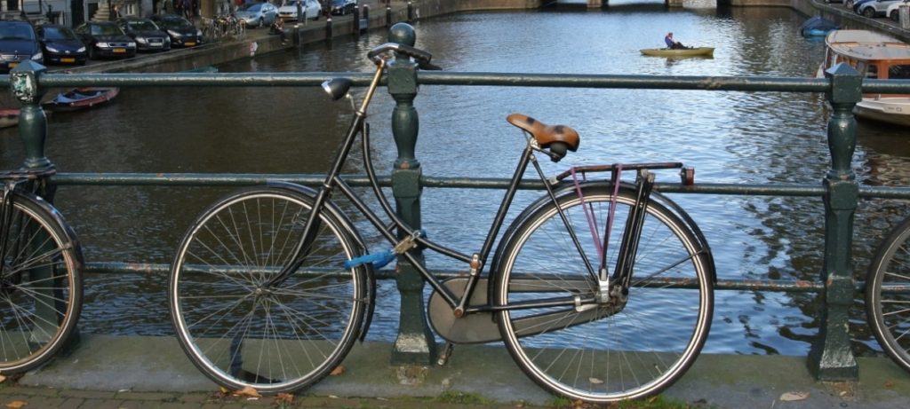 自転車と川